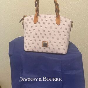 Dooney BOURKE